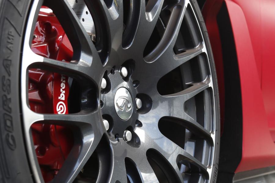  Infiniti Q50 Eau Rouge 2014 года  (фото 18 из 25)